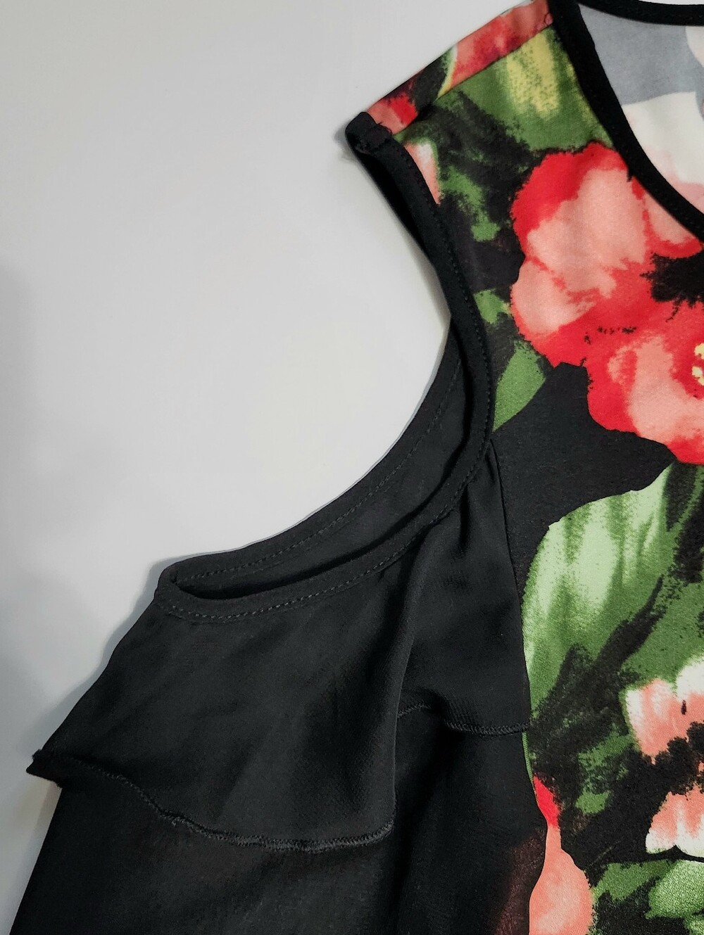 Laura sz L Cold-Shoulder Floral Blouse - Black with Red Floral Long Sleeves - Picture 9 of 11